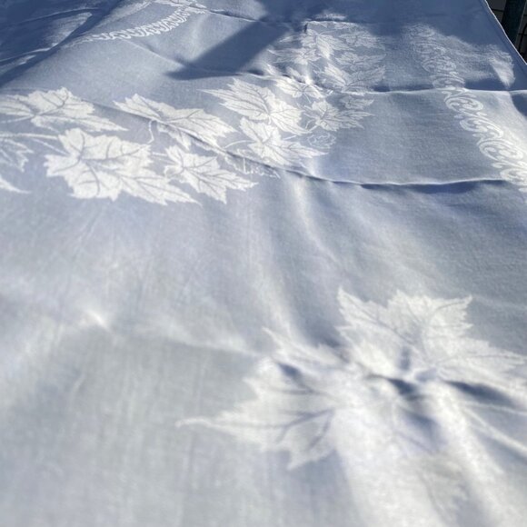 Vintage Bright White Subtle Floral Pattern Classic Tablecloth 85x76" - Picture 10 of 12